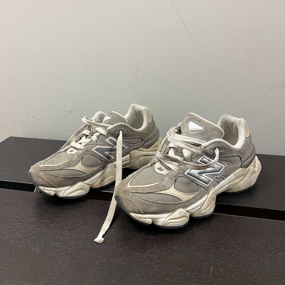 Grey New Balance 9060 trainers 3 35EUR